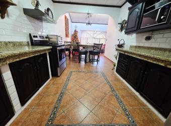 VENTA DE CASA DE UNA PLANTA EN RESIDENCIAL, SANTO DOMINGO, HDIA