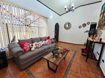 VENTA DE CASA DE UNA PLANTA EN RESIDENCIAL, SANTO DOMINGO, HDIA