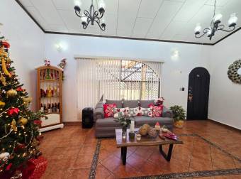 VENTA DE CASA DE UNA PLANTA EN RESIDENCIAL, SANTO DOMINGO, HDIA