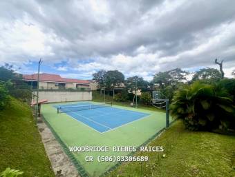 Escazu casa en alquiler $3.000 / 306 mts.,3 dormitorios, jardin