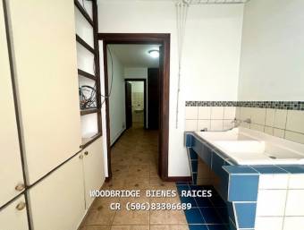 Escazu casa en alquiler $3.000 / 306 mts.,3 dormitorios, jardin