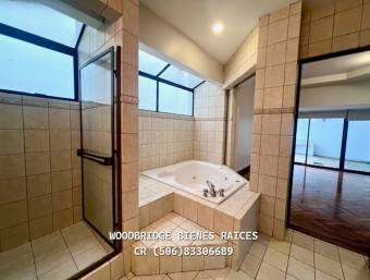 Escazu casa en alquiler $3.000 / 306 mts.,3 dormitorios, jardin