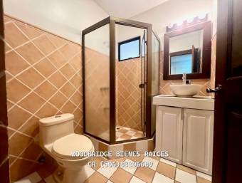 Escazu casa en alquiler $3.000 / 306 mts.,3 dormitorios, jardin