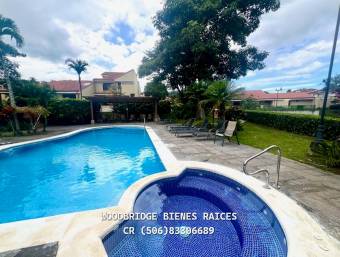 Escazu casa en alquiler $3.000 / 306 mts.,3 dormitorios, jardin