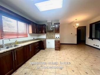 Escazu casa en alquiler $3.000 / 306 mts.,3 dormitorios, jardin