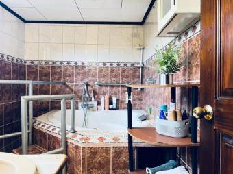 MLS-26-1044 LS VENTA CASA CON APARTAMENTO MERCEDES HEREDIA