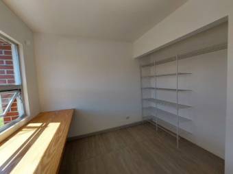 Se vende moderna casa con patio en condominio de San Antonio Belén 26-619