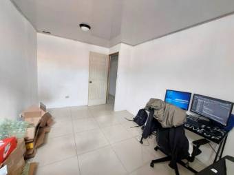 Se vende espaciosa casa de 2 plantas en Hatillo 2 San José 25-1895