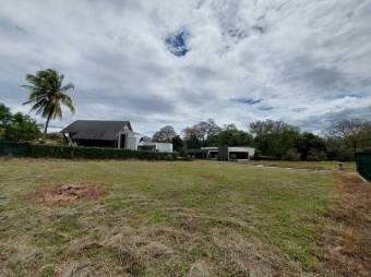 Se vende lote plano de 823m2 en condominio de Coyol Alajuela 25-1492