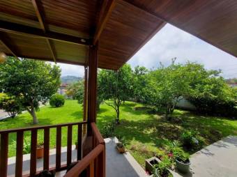 Se venden casa y 2 apartamentos con amplio lote en Santa bárbara Heredia 24-1075