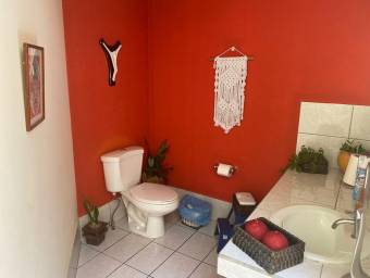 Se vende lote de 8700m2 en Santa Ana San José 26-388