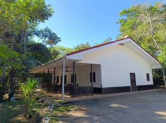 Casa con gran lote de 5000 m2 en venta cerca de Tamarindo