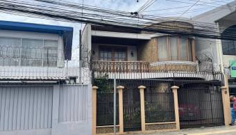 VENTA DE CASA l HEREDIA CENTRO l PRECIO NEGOCIABLE. VENTA DE CASA l HEREDIA CENTRO l PRECIO NEGOCIABLE.