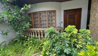 VENTA DE CASA l HEREDIA CENTRO l PRECIO NEGOCIABLE. VENTA DE CASA l HEREDIA CENTRO l PRECIO NEGOCIABLE.