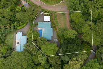 Villa con piscina en un amplio terreno privado en Finca Panamá, Guanacaste Villa con piscina en un amplio terreno privado en Finca Panamá, Guanacaste