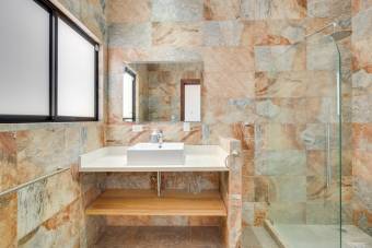 Villa con piscina en un amplio terreno privado en Finca Panamá, Guanacaste Villa con piscina en un amplio terreno privado en Finca Panamá, Guanacaste