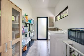 Villa con piscina en un amplio terreno privado en Finca Panamá, Guanacaste Villa con piscina en un amplio terreno privado en Finca Panamá, Guanacaste