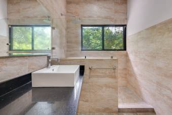 Villa con piscina en un amplio terreno privado en Finca Panamá, Guanacaste Villa con piscina en un amplio terreno privado en Finca Panamá, Guanacaste