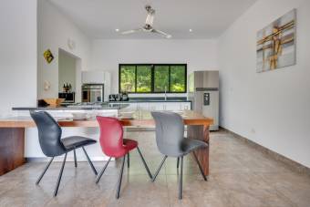 Villa con piscina en un amplio terreno privado en Finca Panamá, Guanacaste Villa con piscina en un amplio terreno privado en Finca Panamá, Guanacaste