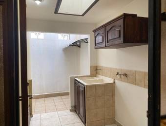 Se vende espaciosa casa con avaluo y patio en San Pablo Heredia 26-1080 Se vende espaciosa casa con avaluo y patio en San Pablo Heredia 26-1080