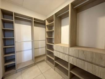 Se vende moderna casa con patio en Ulloa Heredia 26-1081 Se vende moderna casa con patio en Ulloa Heredia 26-1081