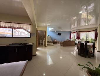 Se vende espaciosa casa en San Pablo de Heredia 26-403 Se vende espaciosa casa en San Pablo de Heredia 26-403