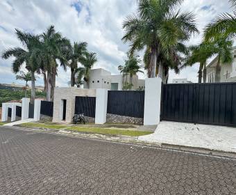 Spectacular luxury mansion for sale in Residencial Manantiales, La Asunción de Belén. Bank-owned pro Spectacular luxury mansion for sale in Residencial Manantiales, La Asunción de Belén. Bank-owned pro