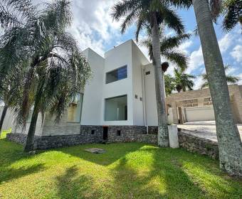 Spectacular luxury mansion for sale in Residencial Manantiales, La Asunción de Belén. Bank-owned pro Spectacular luxury mansion for sale in Residencial Manantiales, La Asunción de Belén. Bank-owned pro