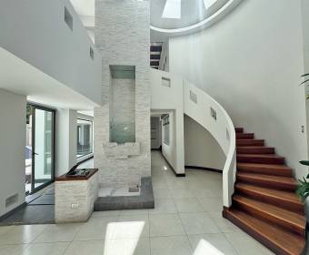 Spectacular luxury mansion for sale in Residencial Manantiales, La Asunción de Belén. Bank-owned pro Spectacular luxury mansion for sale in Residencial Manantiales, La Asunción de Belén. Bank-owned pro