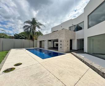 Spectacular luxury mansion for sale in Residencial Manantiales, La Asunción de Belén. Bank-owned pro Spectacular luxury mansion for sale in Residencial Manantiales, La Asunción de Belén. Bank-owned pro