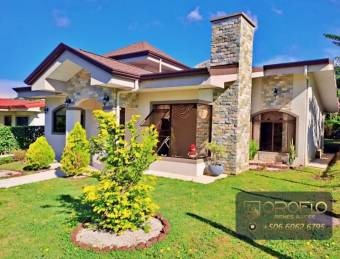  CASA MODERNA EN VENTA San Isidro de Grecia, Alajuela #20302dm