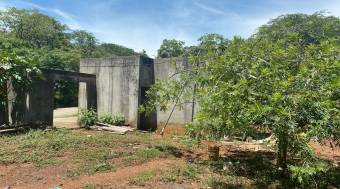 Lot for sale in La Garita Nueva with garage already built