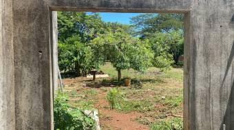 Lot for sale in La Garita Nueva with garage already built