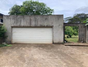Lot for sale in La Garita Nueva with garage already built